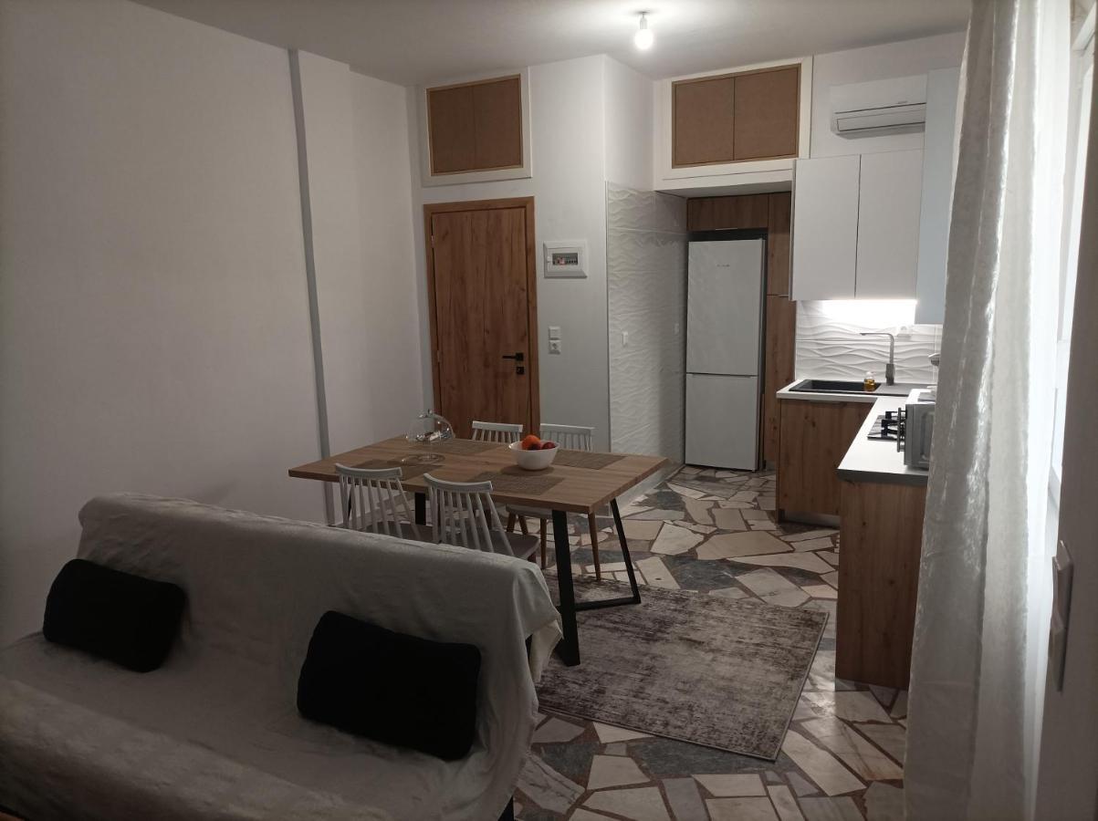 Εirene Room Chalkís Exteriör bild